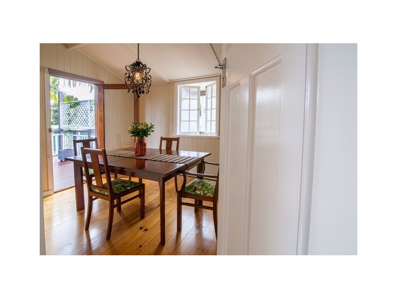 2 Fifer Street, Eastern Heights QLD 4305