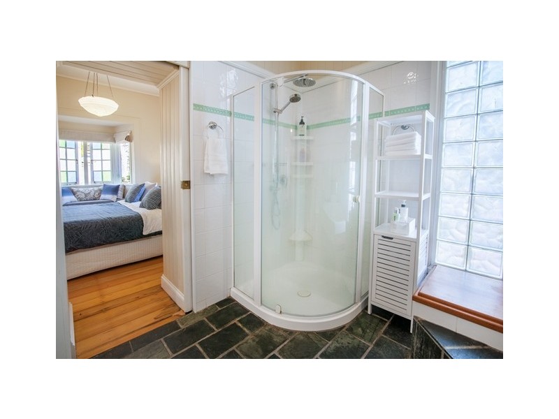 2 Fifer Street, Eastern Heights QLD 4305