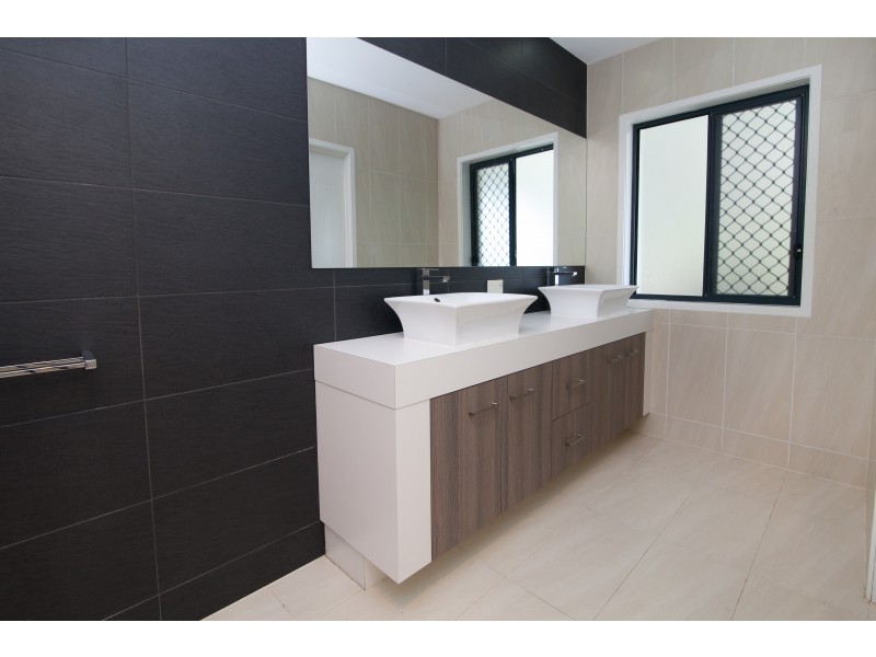 5 Dior Place, Wulkuraka QLD 4305