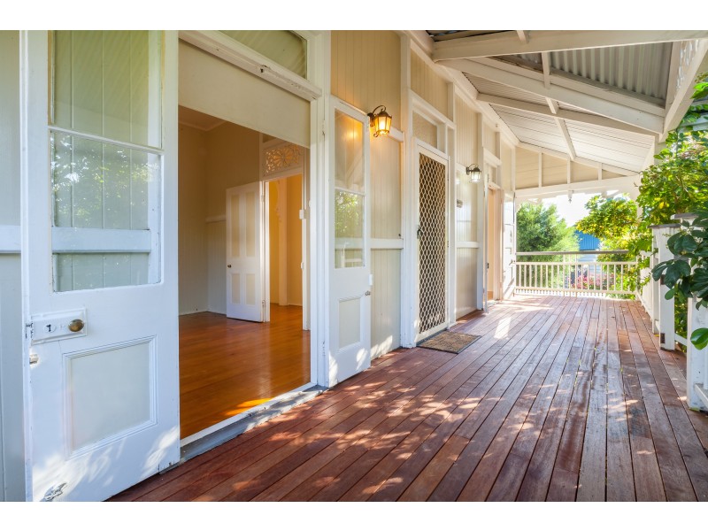 89a South Station Road, Silkstone QLD 4304