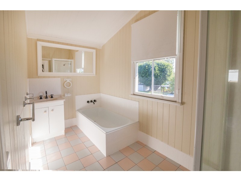 89a South Station Road, Silkstone QLD 4304