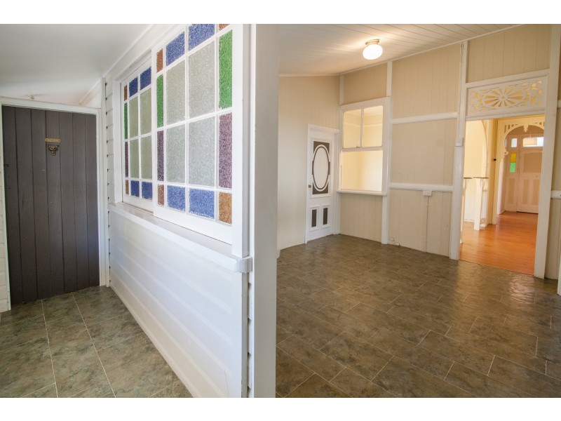 89a South Station Road, Silkstone QLD 4304