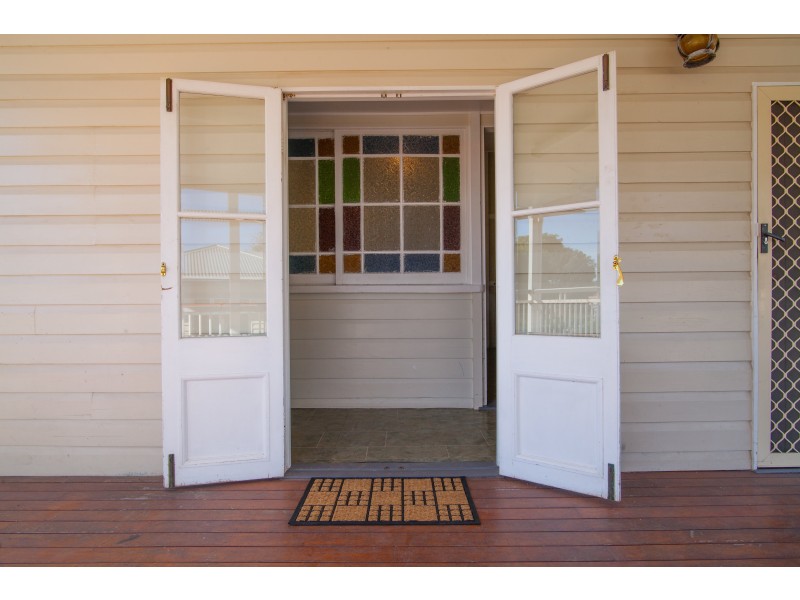 89a South Station Road, Silkstone QLD 4304