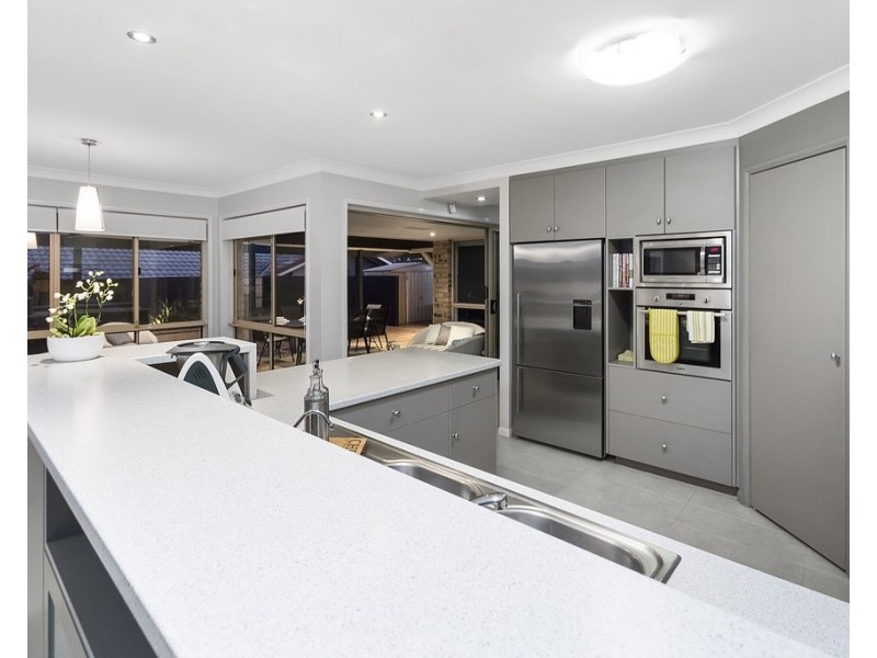 32 Equestrian Drive, Yamanto QLD 4305