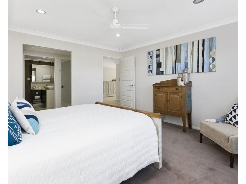 32 Equestrian Drive, Yamanto QLD 4305