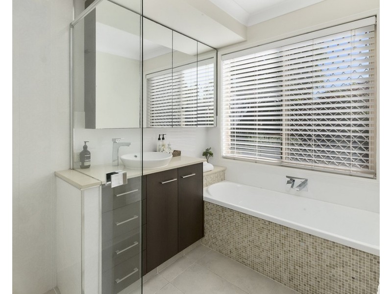 32 Equestrian Drive, Yamanto QLD 4305