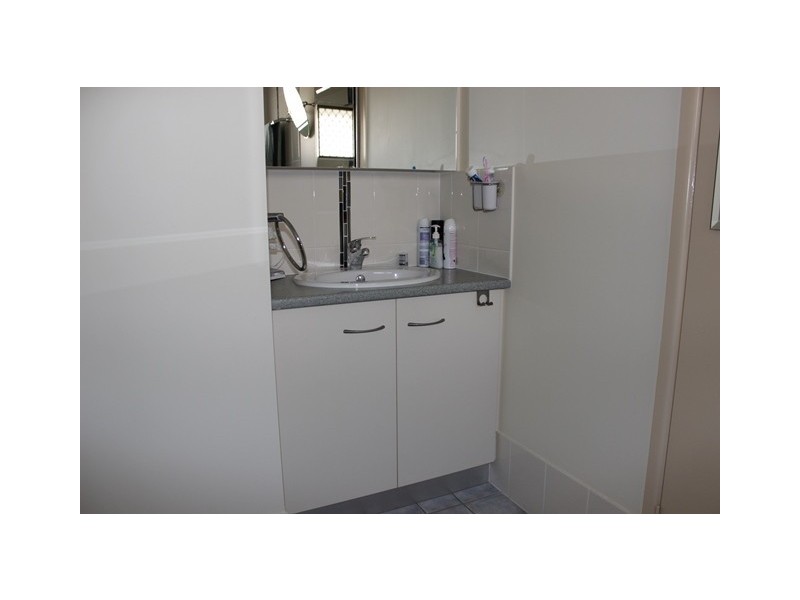 323 South Station Road, Raceview QLD 4305