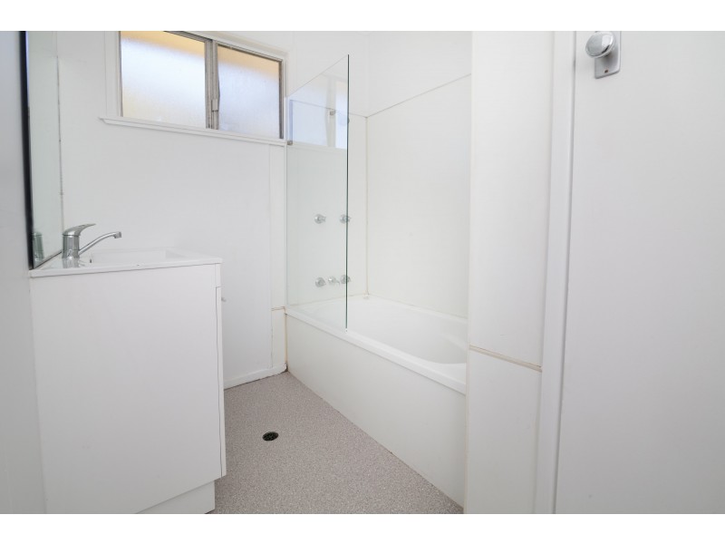 8 Bellhaven Drive, Bundamba QLD 4304