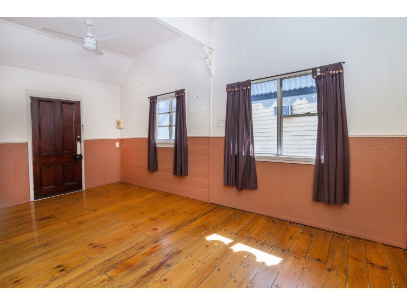 19 Smith Street, North Ipswich QLD 4305