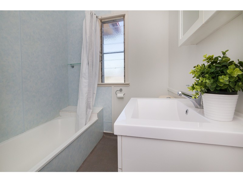 5 Adam Street, One Mile QLD 4305