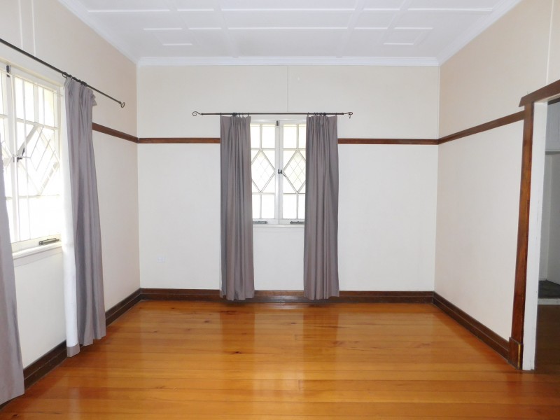 75 Warwick Road, Ipswich QLD 4305