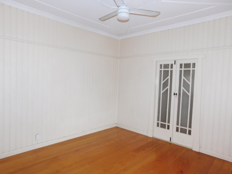 75 Warwick Road, Ipswich QLD 4305