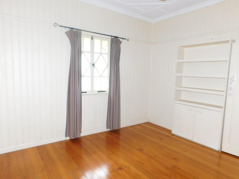 75 Warwick Road, Ipswich QLD 4305
