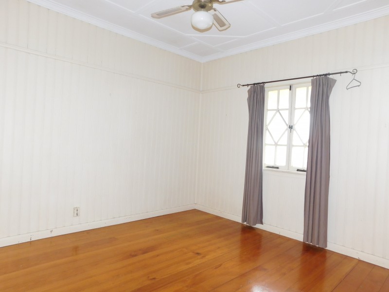 75 Warwick Road, Ipswich QLD 4305