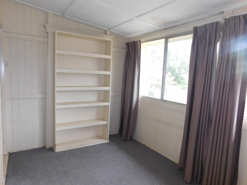 75 Warwick Road, Ipswich QLD 4305