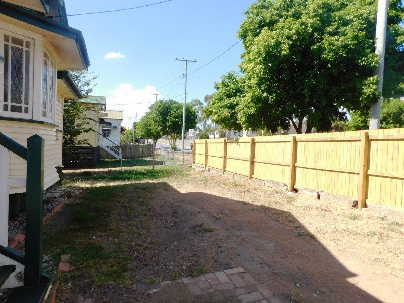 75 Warwick Road, Ipswich QLD 4305