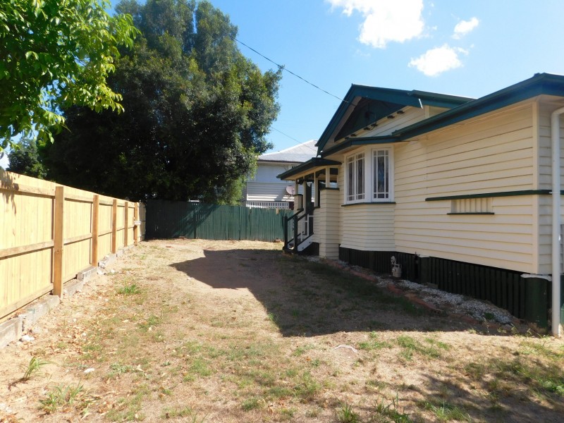 75 Warwick Road, Ipswich QLD 4305