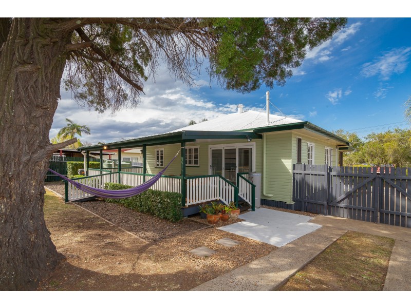 2 Johnston Street, Silkstone QLD 4304