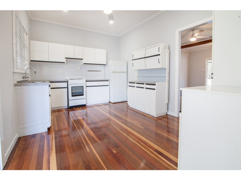 2 Johnston Street, Silkstone QLD 4304