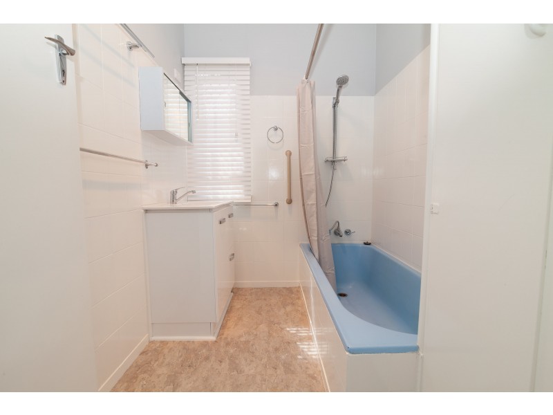 2 Johnston Street, Silkstone QLD 4304