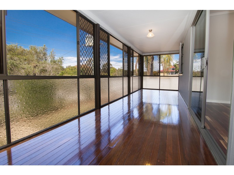 2 Johnston Street, Silkstone QLD 4304