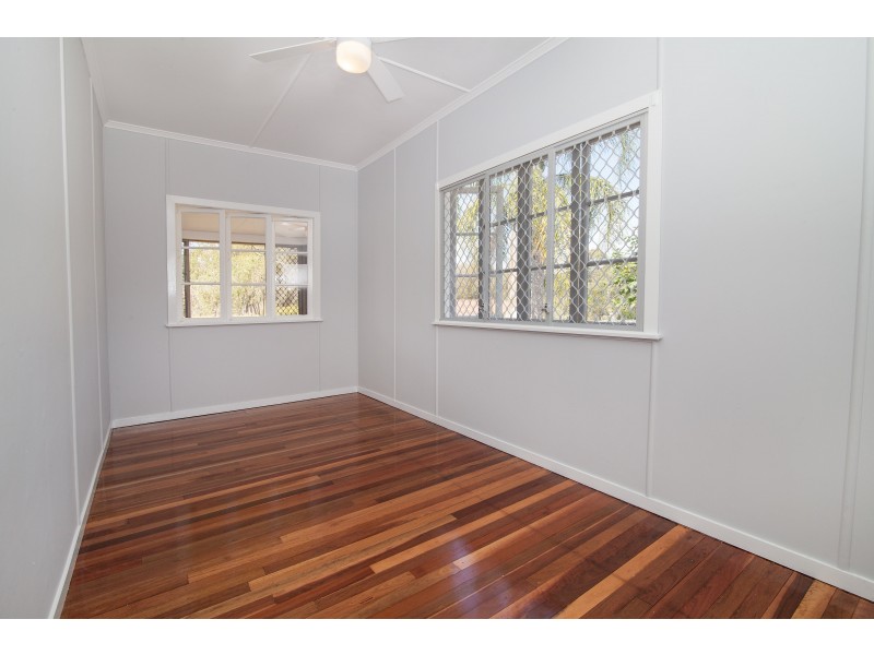 2 Johnston Street, Silkstone QLD 4304