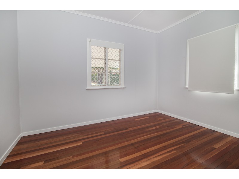 2 Johnston Street, Silkstone QLD 4304