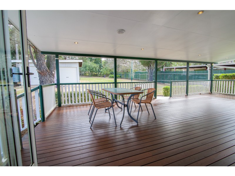 2 Johnston Street, Silkstone QLD 4304