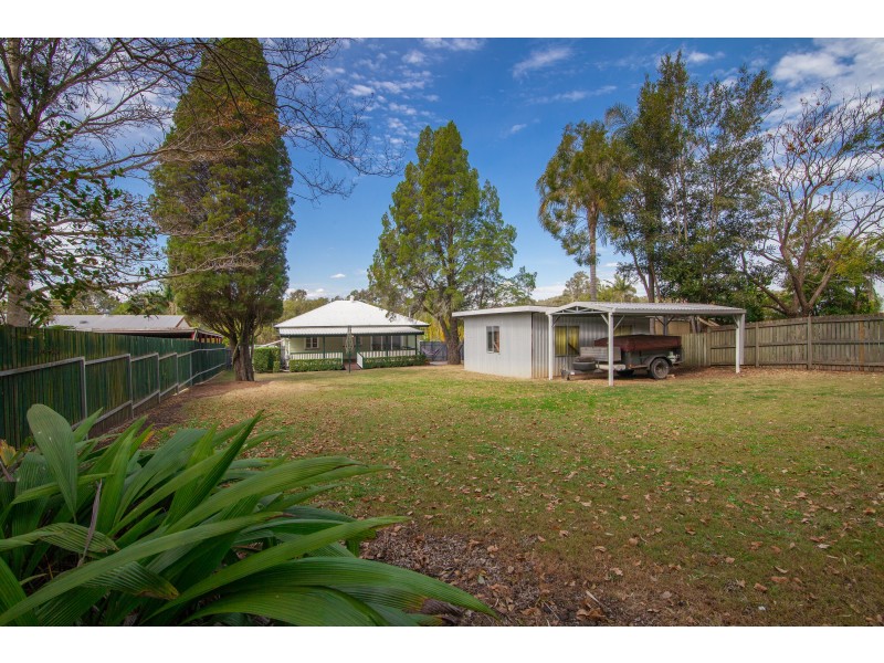 2 Johnston Street, Silkstone QLD 4304