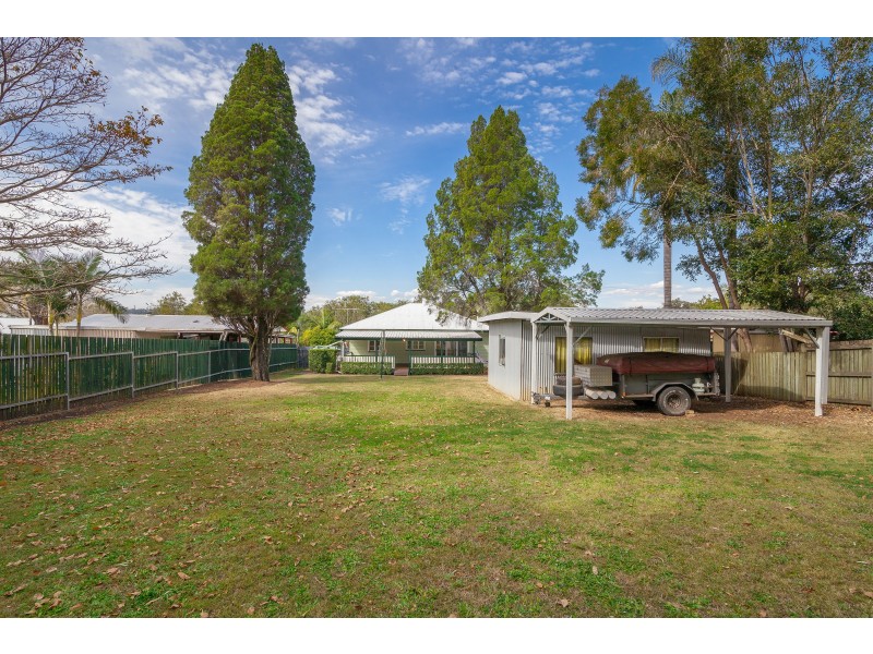 2 Johnston Street, Silkstone QLD 4304