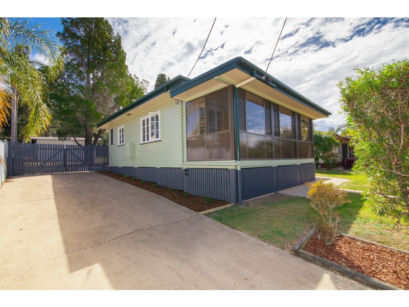 2 Johnston Street, Silkstone QLD 4304