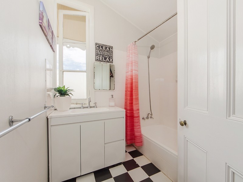 32 Waterworks Road, Brassall QLD 4305