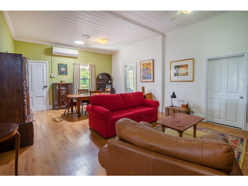 8 Lennon Lane, North Ipswich QLD 4305