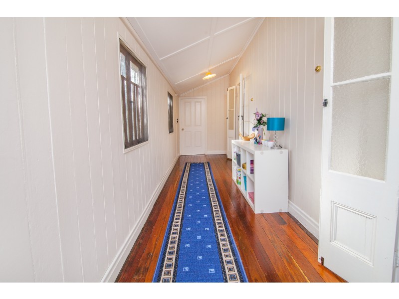 4 Ferguson Street, North Ipswich QLD 4305