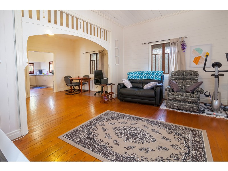 4 Ferguson Street, North Ipswich QLD 4305