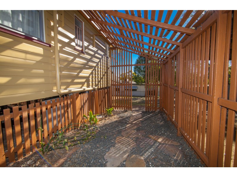 4 Ferguson Street, North Ipswich QLD 4305