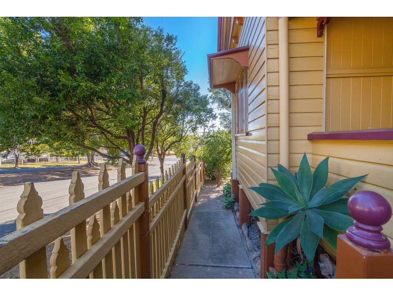 4 Ferguson Street, North Ipswich QLD 4305