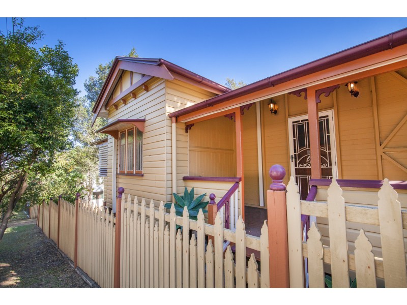 4 Ferguson Street, North Ipswich QLD 4305