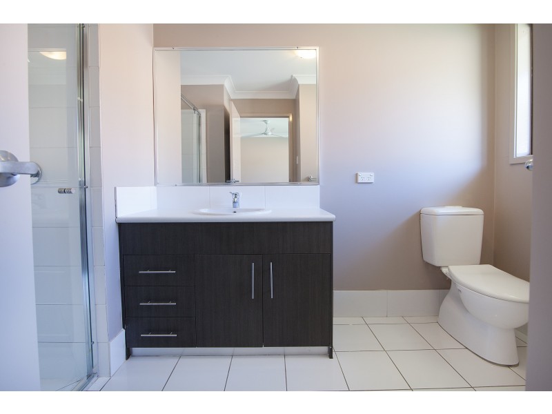 39 Creek Street, Bundamba QLD 4304