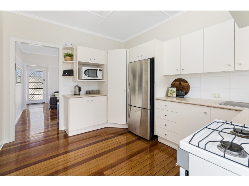 4 Orchard Street, Eastern Heights QLD 4305