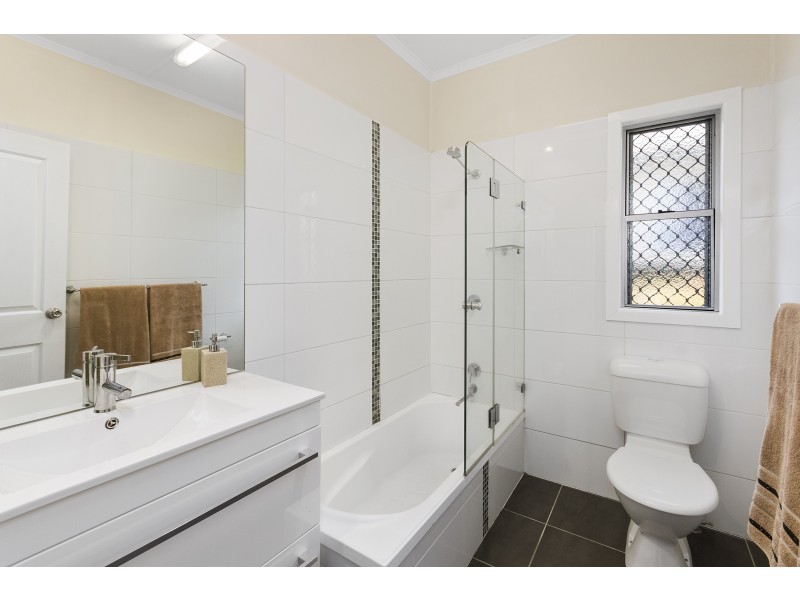 4 Orchard Street, Eastern Heights QLD 4305