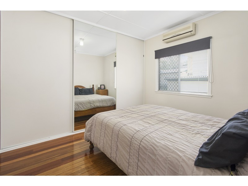 4 Orchard Street, Eastern Heights QLD 4305