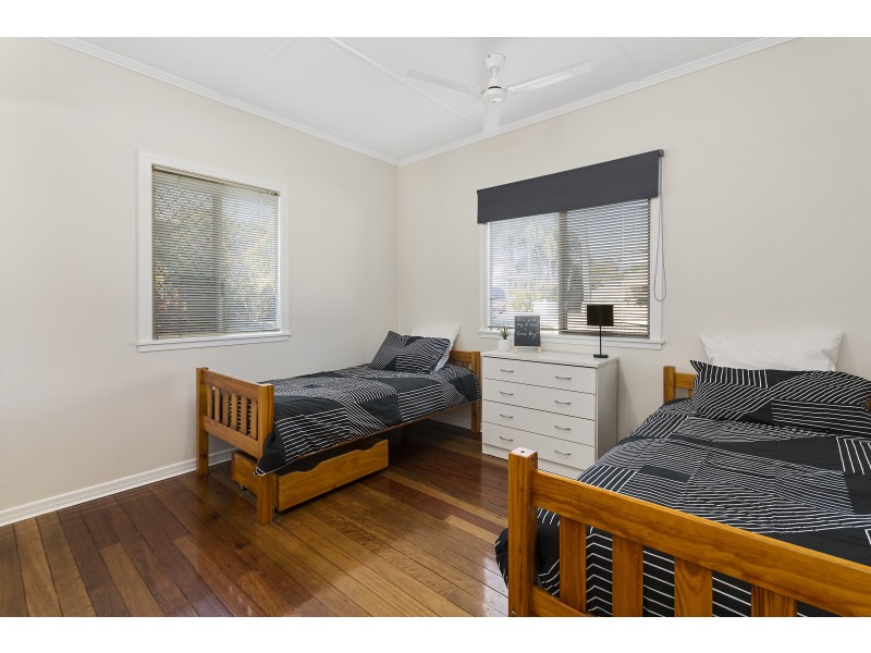4 Orchard Street, Eastern Heights QLD 4305