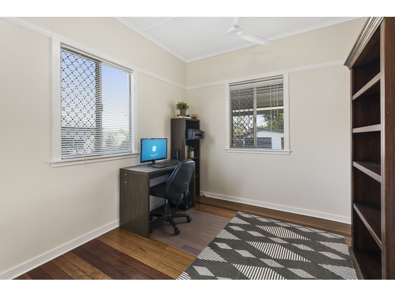 4 Orchard Street, Eastern Heights QLD 4305