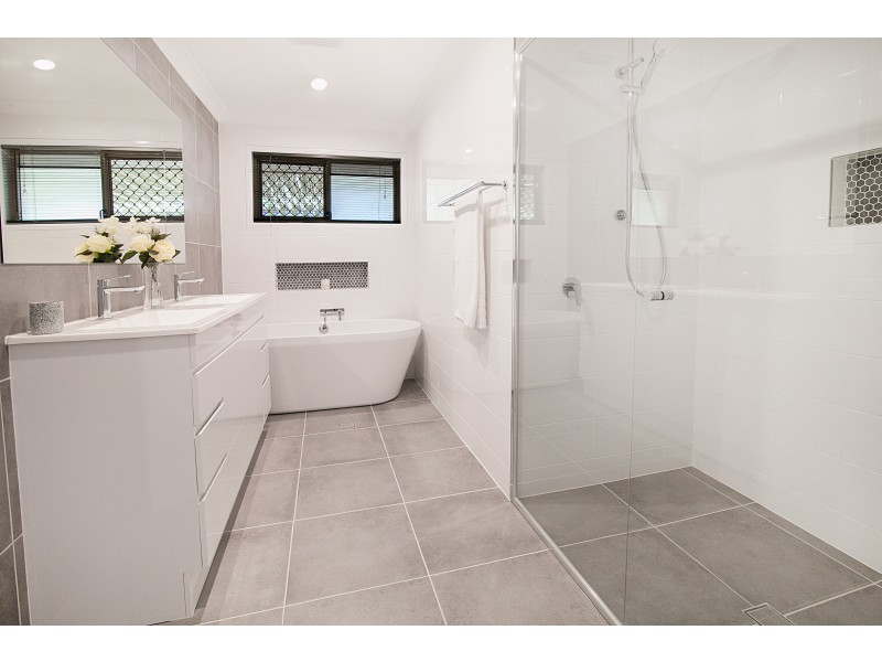 66 Jonquil Circuit, Flinders View QLD 4305