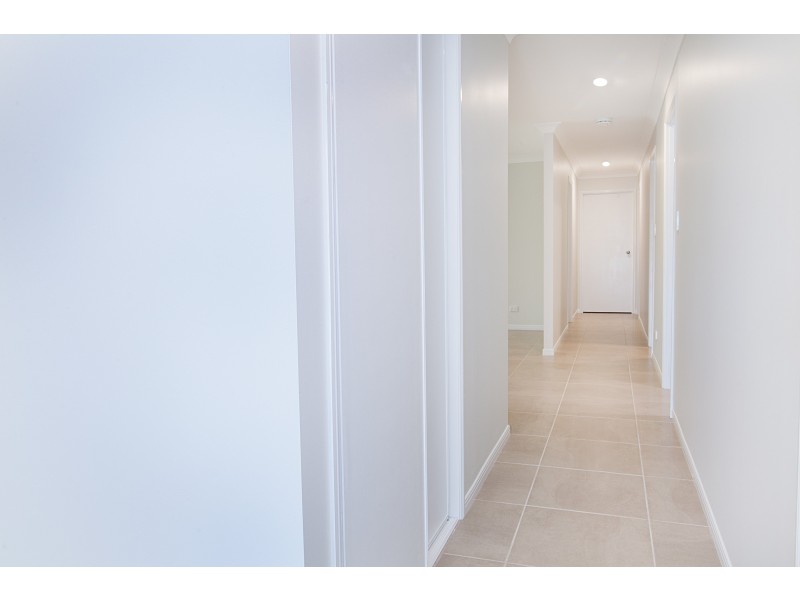 66 Jonquil Circuit, Flinders View QLD 4305