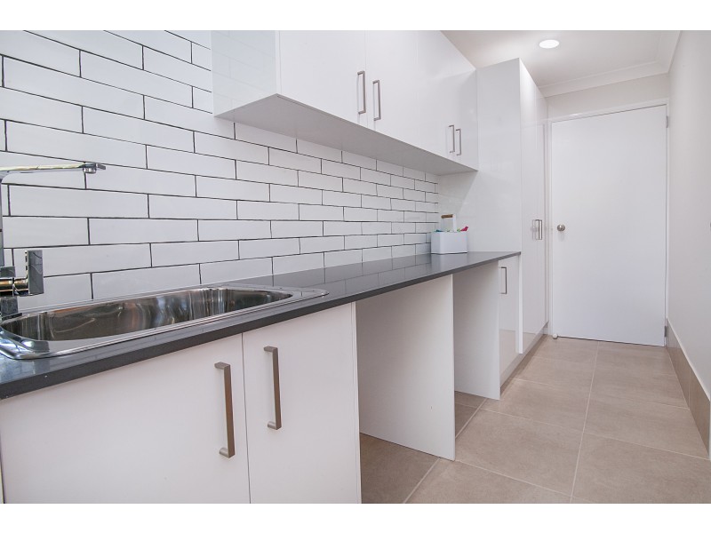 66 Jonquil Circuit, Flinders View QLD 4305