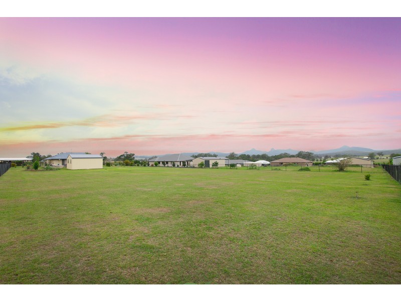 19 Peak Court, Peak Crossing QLD 4306