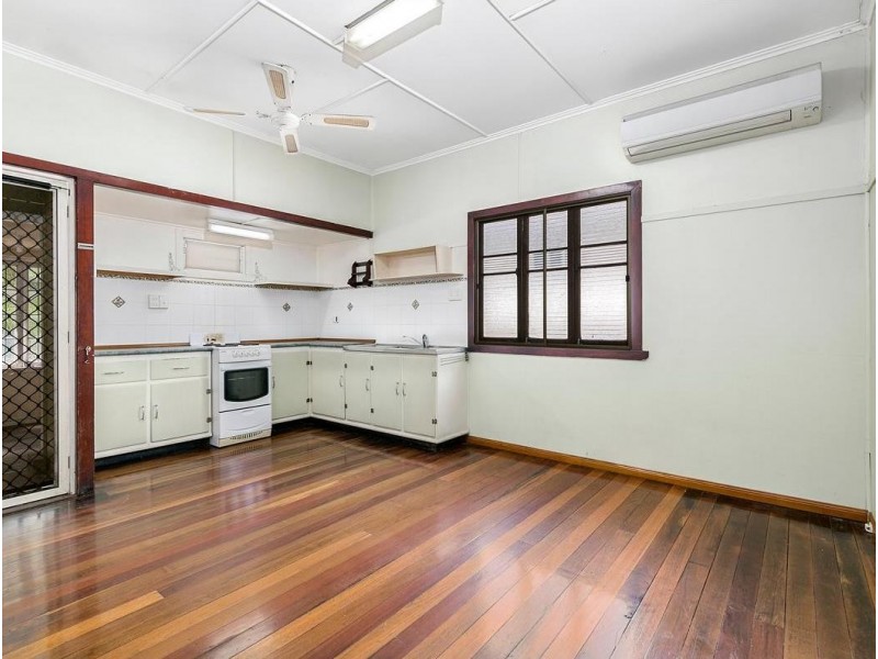 15 Station Road, Riverview QLD 4303