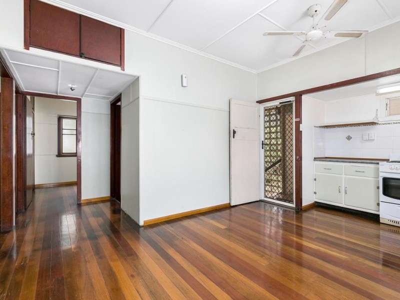 15 Station Road, Riverview QLD 4303